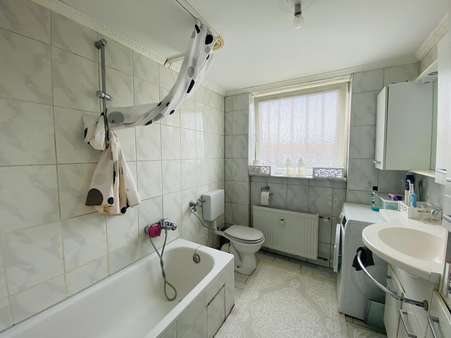 Badezimmer - Etagenwohnung in 40878 Ratingen mit 97m² günstig kaufen