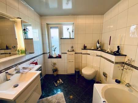 Badezimmer - Doppelhaushälfte in 52441 Linnich mit 200m² kaufen
