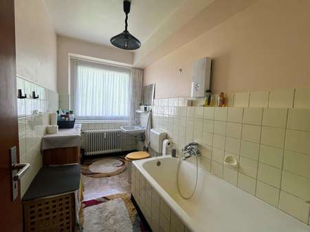 Badezimmer - Etagenwohnung in 52351 Düren mit 56m² kaufen