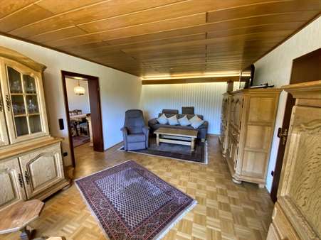 Wohnzimmer - Bungalow in 52355 Düren mit 91m² kaufen