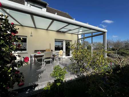 Überdachte Terrasse Überdachte Terrasse - Einfamilienhaus in 52355 Düren mit 130m² kaufen