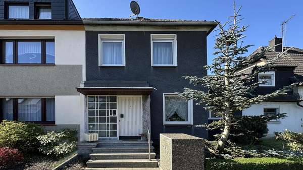 Frontansicht - Doppelhaushälfte in 45307 Essen mit 95m² kaufen