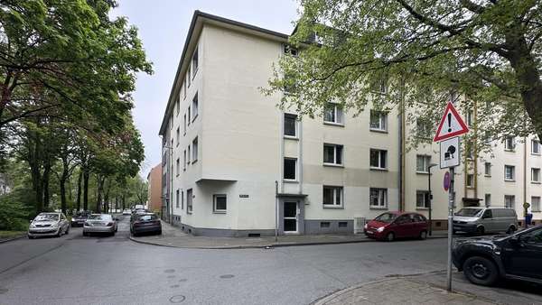 Straßenansicht Straßenansicht - Etagenwohnung in 45329 Essen mit 57m² kaufen