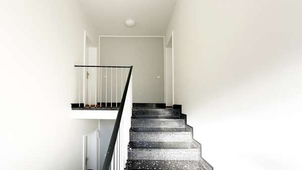 Treppenhaus - Etagenwohnung in 45307 Essen mit 71m² kaufen