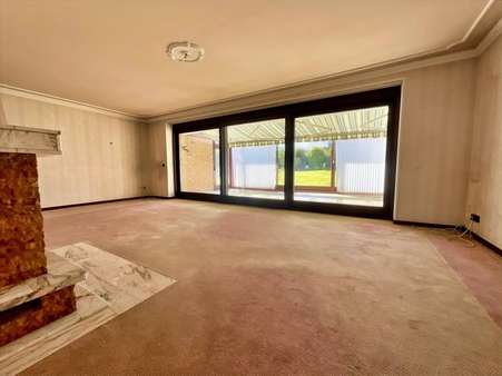 Wohnzimmer - Bungalow in 50181 Bedburg mit 110m² kaufen