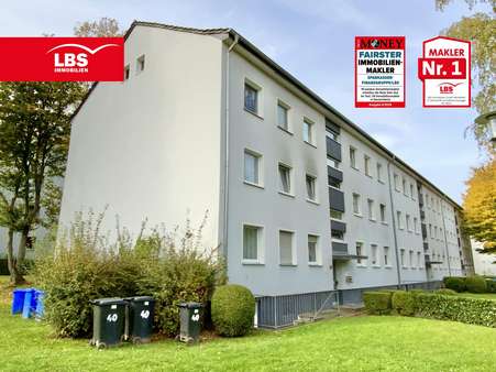Vorder- und Seitenansicht - Erdgeschosswohnung in 41189 Mönchengladbach mit 70m² kaufen