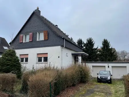 * Einfamilienhaus mit vorliegender Baugenehmigung für 3-Familienhaus *