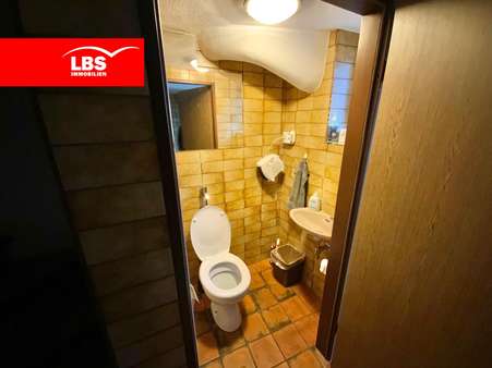 WC Eingangsbereich - Reihenmittelhaus in 41462 Neuss mit 226m² günstig kaufen