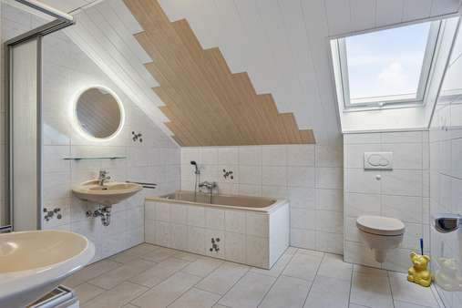 Badezimmer ELW - Zweifamilienhaus in 53332 Bornheim mit 138m² kaufen