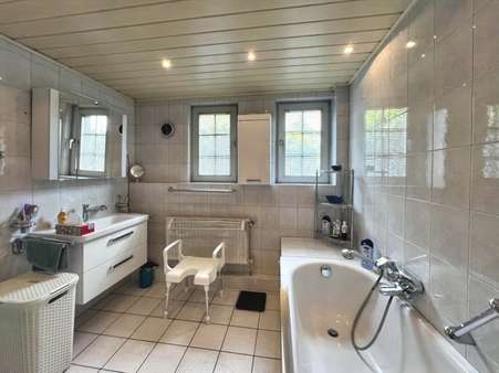 Badezimmer im Erdgeschoss - Reihenendhaus in 47877 Willich mit 125m² kaufen