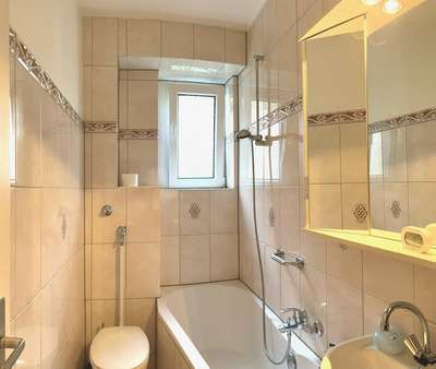 Badezimmer - Mehrfamilienhaus in 47799 Krefeld mit 434m² kaufen