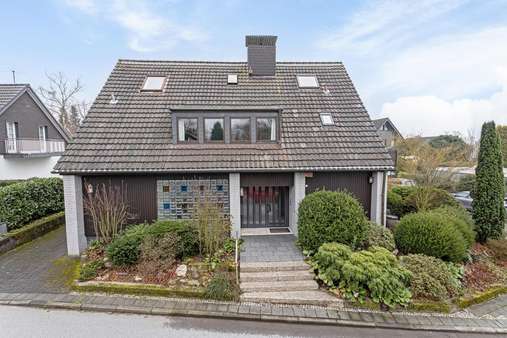 Frontansicht - Einfamilienhaus in 42781 Haan mit 207m² kaufen