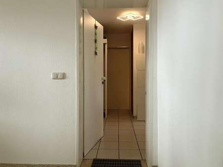 Sicht vom Flur in die Wohnung Sicht vom Flur in die Wohnung - Etagenwohnung in 41065 Mönchengladbach mit 84m² kaufen