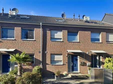 Vorderansicht Vorderansicht - Reihenmittelhaus in 41069 Mönchengladbach mit 109m² kaufen