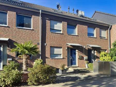 Vorderansicht Vorderansicht - Reihenmittelhaus in 41069 Mönchengladbach mit 109m² kaufen