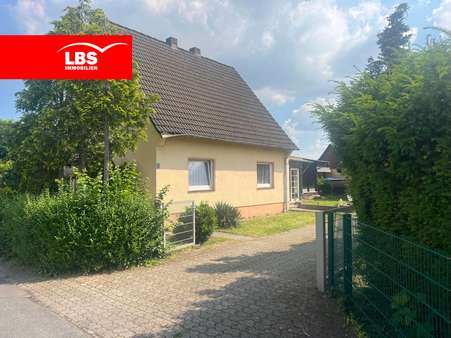 EINFAHRT - Einfamilienhaus in 47443 Moers mit 140m² kaufen