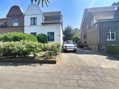 Vorderansicht Vorderansicht - Doppelhaushälfte in 41236 Mönchengladbach mit 109m² kaufen