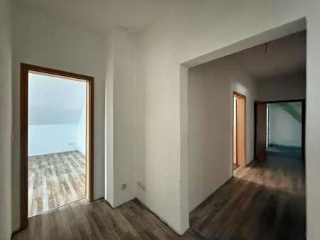 Flur Blickrichtung Eingangstür und Schlafzimmer Flur Blickrichtung Eingangstür und Schlafzimmer - Dachgeschosswohnung in 45891 Gelsenkirchen mit 102m² kaufen