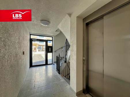 Treppenhaus EG Treppenhaus EG - Erdgeschosswohnung in 45889 Gelsenkirchen mit 92m² kaufen