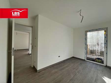 Schlafzimmer Souterrain - Souterrain-Wohnung in 45889 Gelsenkirchen mit 79m² kaufen