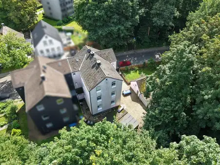 Wohnen und Vermieten: Gepflegtes Mehrfamilienhaus mit Garten & Anbau