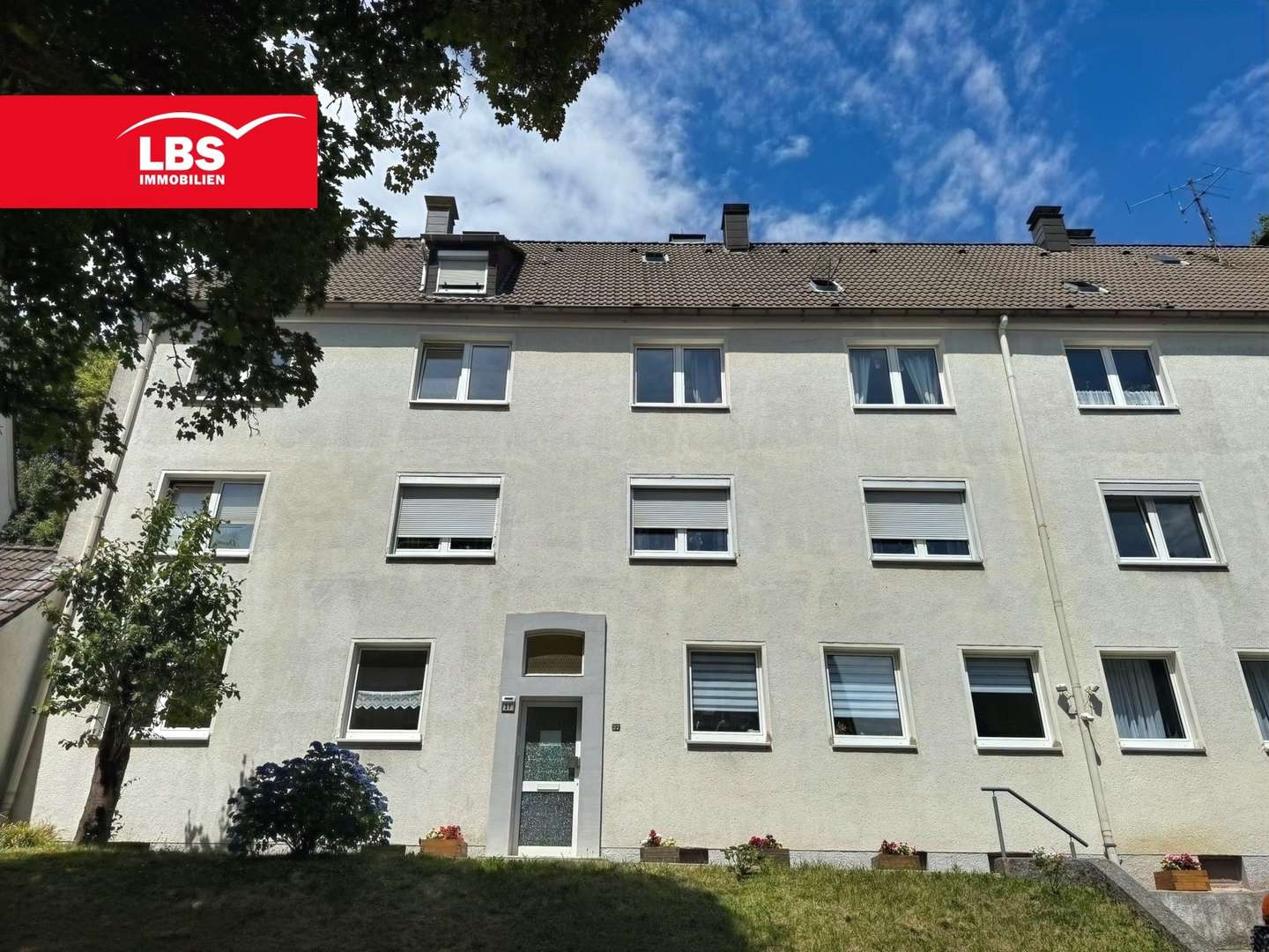 Vorderansicht 1/4 Vorderansicht 1/4 - Mehrfamilienhaus in 58509 Lüdenscheid mit 1470m² als Kapitalanlage kaufen