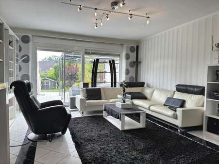 Wohnzimmer - Erdgeschoss Wohnzimmer - Erdgeschoss - Doppelhaushälfte in 52080 Aachen mit 156m² kaufen
