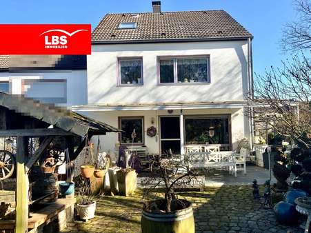 Garten und überdachte Terrasse - Reiheneckhaus in 52222 Stolberg mit 142m² günstig kaufen