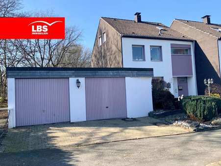 Objekt mit zwei Garagen - Reiheneckhaus in 52222 Stolberg mit 142m² günstig kaufen