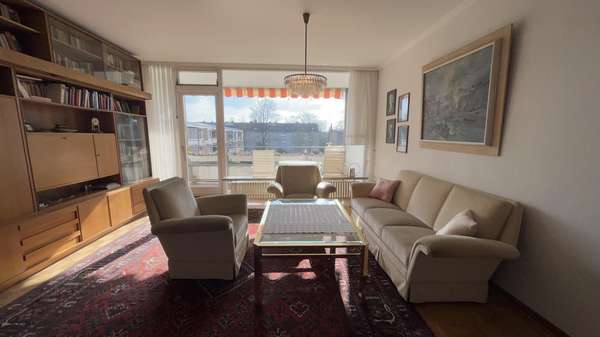 Wohnzimmer - Etagenwohnung in 40470 Düsseldorf mit 108m² kaufen
