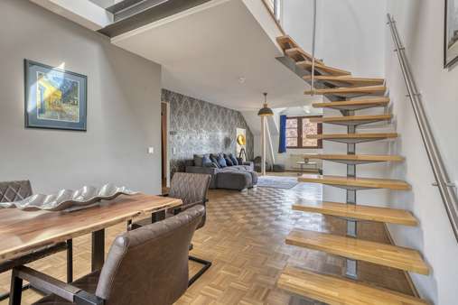 Essplatz Blick zur Treppe - Dachgeschosswohnung in 40235 Düsseldorf mit 105m² kaufen