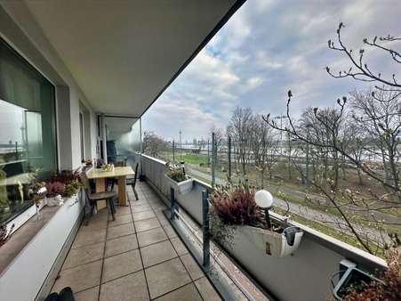 Balkon - Etagenwohnung in 40549 Düsseldorf mit 77m² kaufen