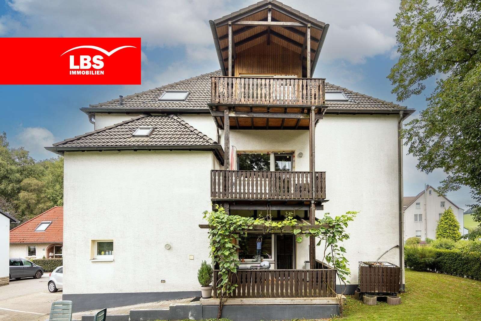 Außenansicht mit Balkonen - Mehrfamilienhaus in 58553 Halver mit 335m² kaufen
