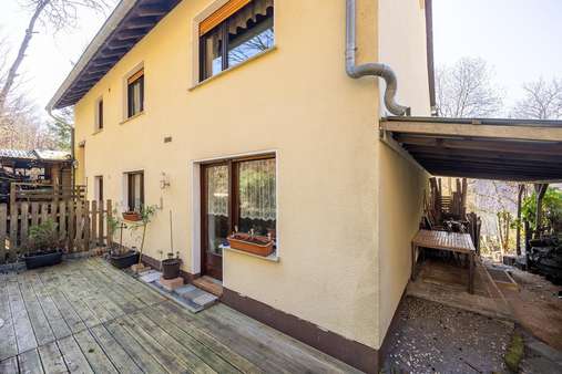 Terrasse hinter dem Haus - Mehrfamilienhaus in 58513 Lüdenscheid mit 209m² kaufen