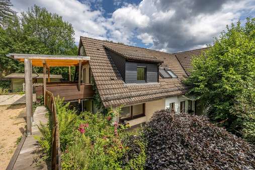 Haus-Außenansicht, mit Dach-Terrasse - Mehrfamilienhaus in 58515 Lüdenscheid mit 340m² kaufen