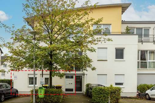 Außenansicht mit Hauseingang - Erdgeschosswohnung in 58511 Lüdenscheid mit 80m² kaufen