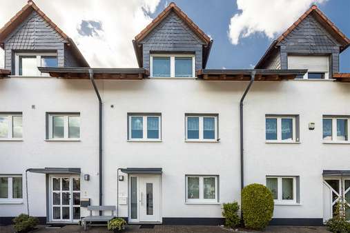 Außenansicht - Reihenmittelhaus in 58511 Lüdenscheid mit 120m² kaufen