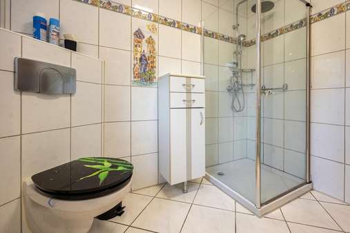 Einlieger: Bad mit Dusche - Zweifamilienhaus in 58730 Fröndenberg mit 180m² kaufen