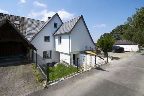 Außenansicht - Zweifamilienhaus in 58706 Menden mit 175m² kaufen