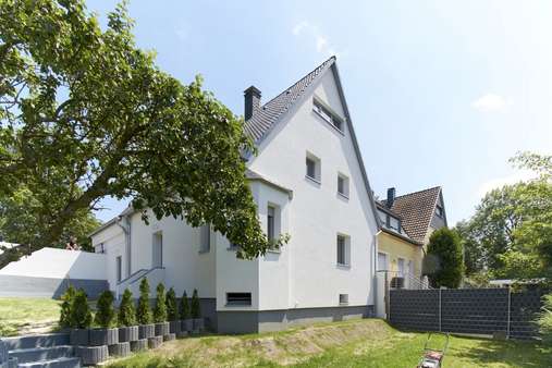 Außenansicht - Zweifamilienhaus in 58706 Menden mit 175m² kaufen