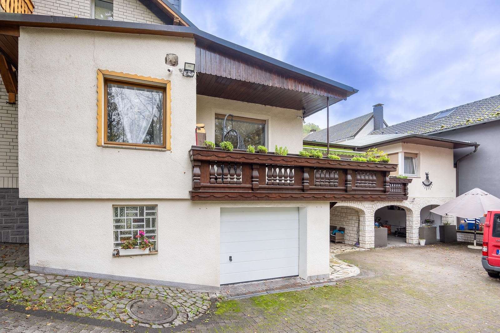 Außenansicht, Gartenseite - Mehrfamilienhaus in 58515 Lüdenscheid mit 235m² kaufen