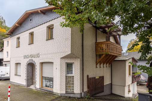 Außenansicht, Straßenseite - Mehrfamilienhaus in 58515 Lüdenscheid mit 235m² kaufen