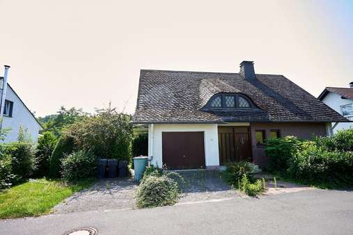 Aussenansicht - Einfamilienhaus in 59759 Arnsberg mit 175m² kaufen