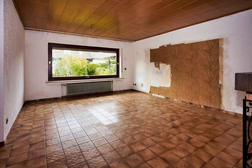 Wohnzimmer mit Kamin Wohnzimmer mit Kamin - Doppelhaushälfte in 58708 Menden mit 133m² kaufen