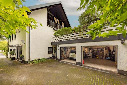 Haus, Hof, Doppelgarage Haus, Hof, Doppelgarage - Mehrfamilienhaus in 58553 Halver mit 238m² kaufen
