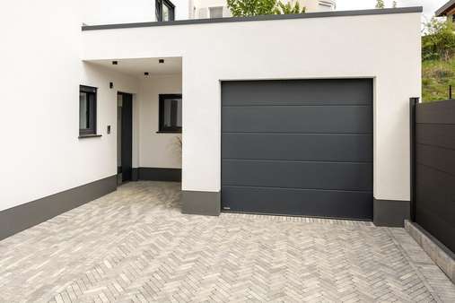 Eingang/Garage Eingang/Garage - Einfamilienhaus in 58566 Kierspe mit 149m² kaufen