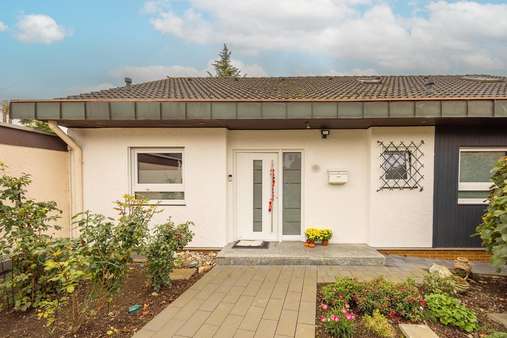 Außenansicht, Eingangsbereich Außenansicht, Eingangsbereich - Einfamilienhaus in 58566 Kierspe mit 189m² kaufen