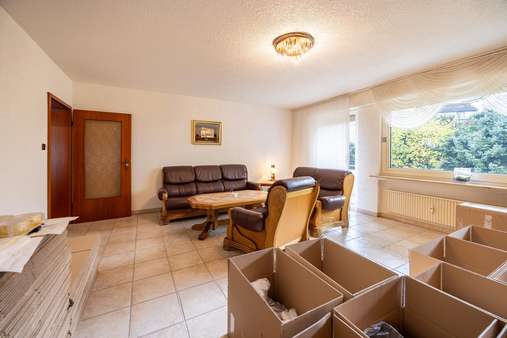 Wohnzimmer rmit Zugang Loggia - Etagenwohnung in 58511 Lüdenscheid mit 92m² kaufen