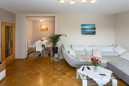 Wohnzimmer mit Nische für Eßtisch - Etagenwohnung in 58511 Lüdenscheid mit 65m² kaufen