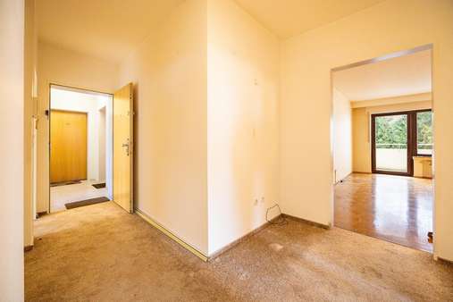 Diele mit Zugang zu allen Räumen Diele mit Zugang zu allen Räumen - Erdgeschosswohnung in 58511 Lüdenscheid mit 66m² kaufen